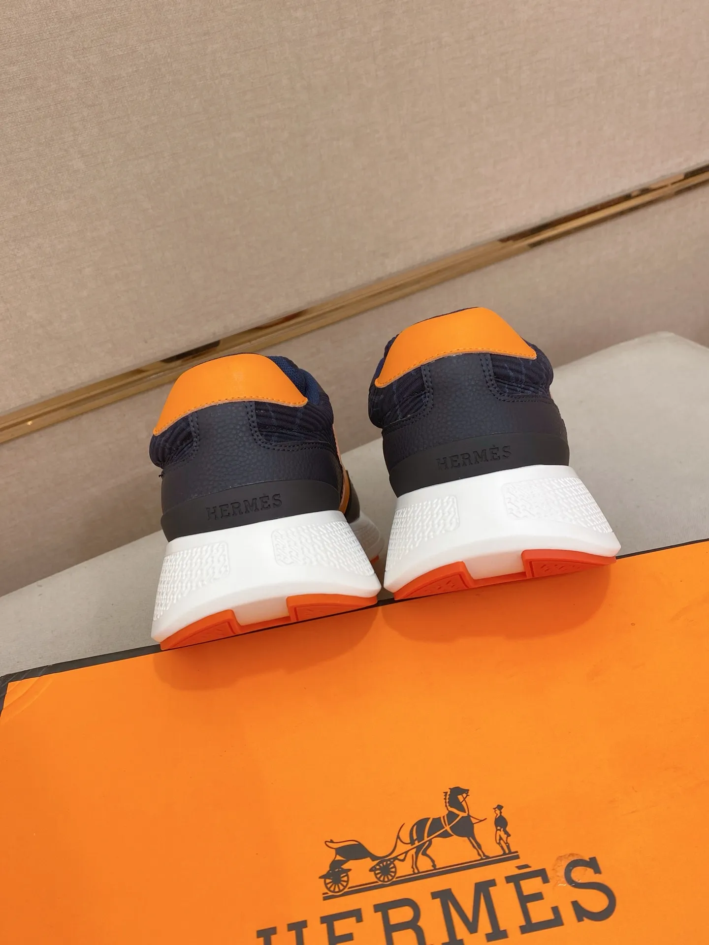 Factory price: 560💰《HERMES》【Classic Original Version】Hermès; Top 🔝 Purchasing Agency 🔍🔍Men's latest 🇺🇸 counters are on sale simultaneously, imported from Italy original ▲▲cowhide ▲▲ (high-end, nobility, class) ) Exquisite workmanship (Italian 🇮🇹 imported water-dyed 🐂 cowhide lining) sole: original sole provided by the original factory, ⚠️exclusive double-layer activity·TPR·rubber·combined molded outsole; super comfortable·wear-resistant·non-slip·environmental protection The real thing is more beautiful if you take the real thing (high quality, follow the order). You can enter and exit the counter at will * Number of yards: 38-44 (45 can be customized and cannot be returned or exchanged)